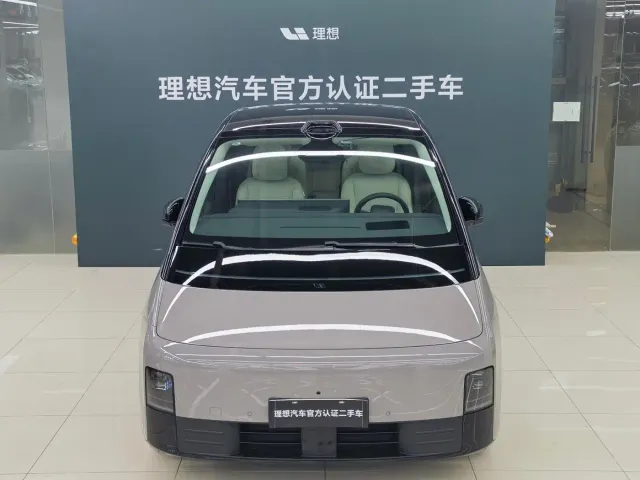 Li Auto MEGA — Фото автомобиля 2