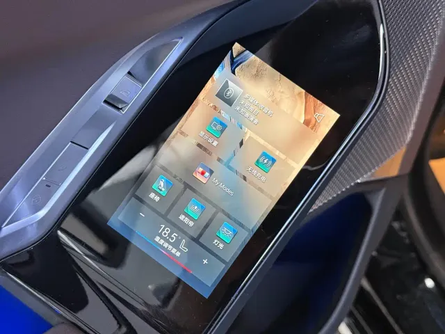 BMW i7 — Фото автомобиля 12