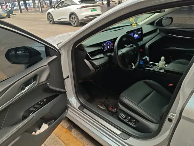 Toyota Camry — Фото автомобиля 15