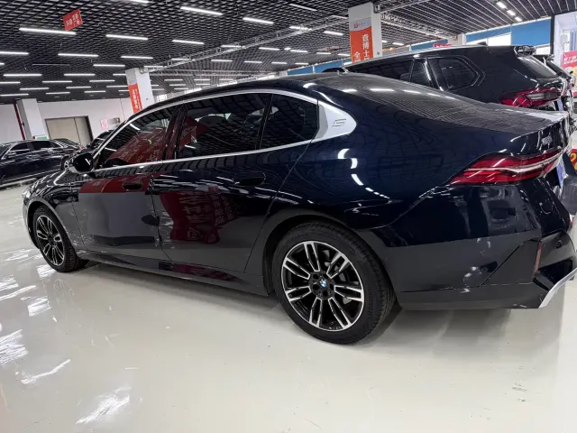 BMW 5 Series — Фото автомобиля 2