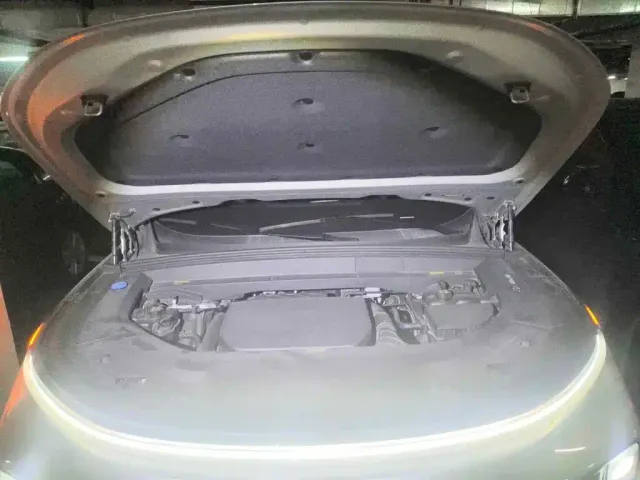 Li Auto L8 — Фото автомобиля 3