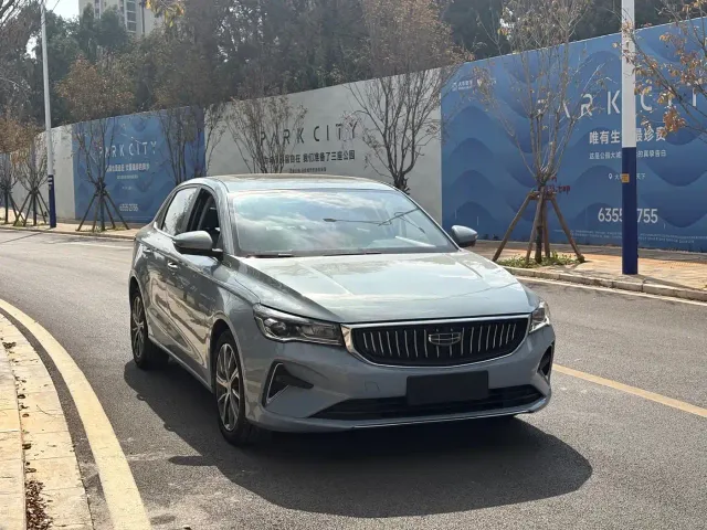 Geely Emgrand — Фото автомобиля 3