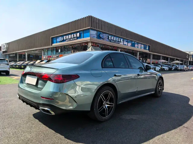 Mercedes-Benz E-Class — Фото автомобиля 8