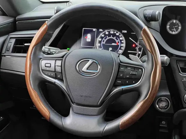 Lexus ES — Фото автомобиля 18
