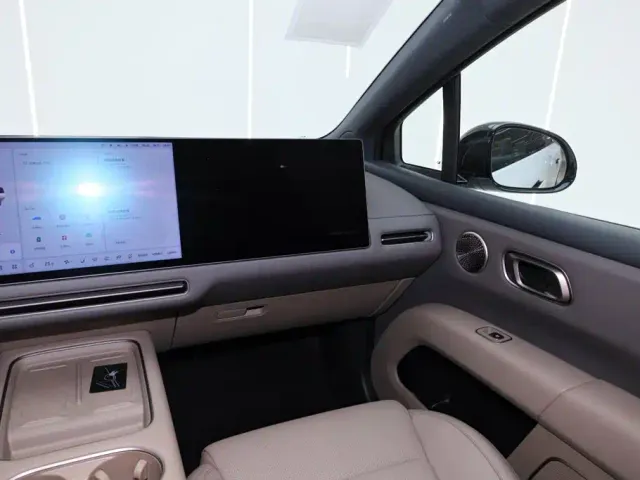Li Auto i6 — Фото автомобиля 27