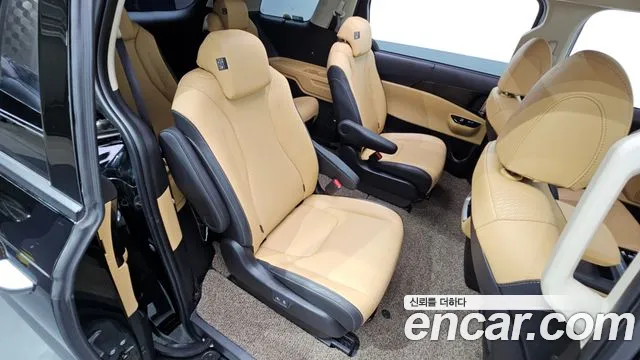 Kia Carnival Generation 4 — Фото автомобиля 17