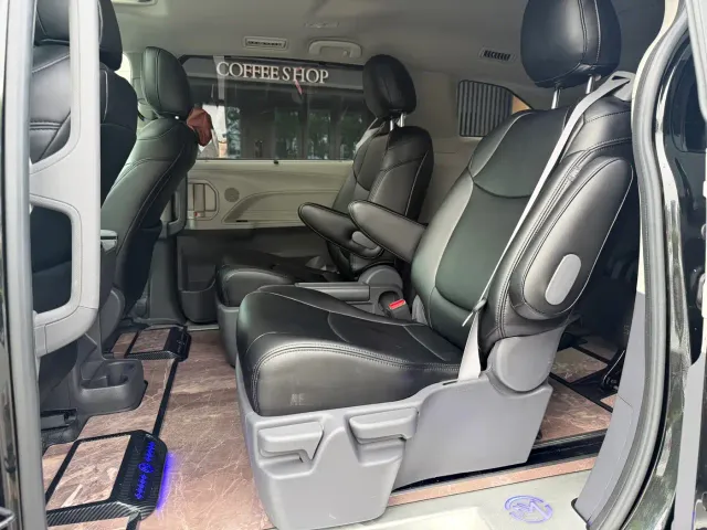 Toyota Sienna — Фото автомобиля 9