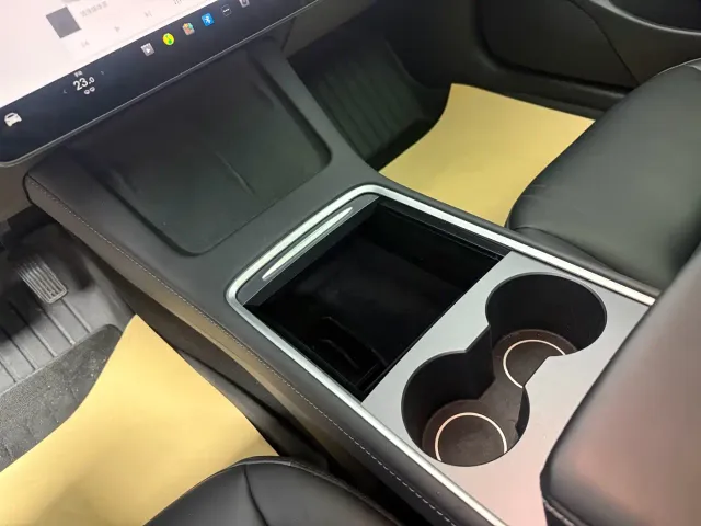 Tesla Model 3 — Фото автомобиля 11