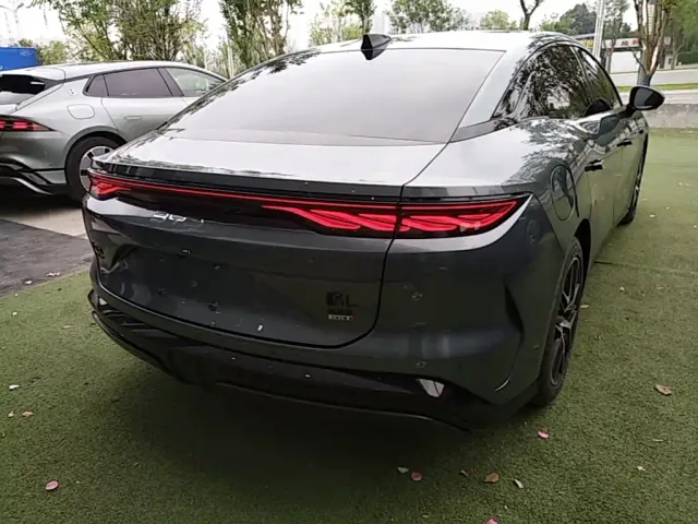 BYD Han L — Фото автомобиля 5