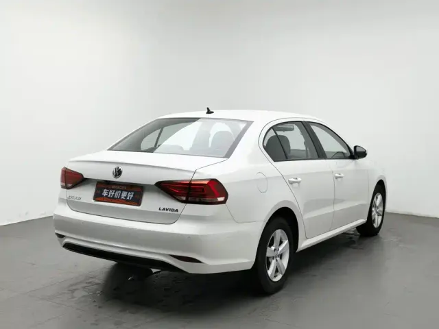 Volkswagen Lavida — Фото автомобиля 2
