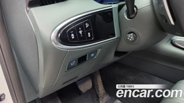 Genesis GV70 — Фото автомобиля 30