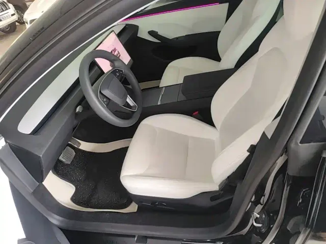 Tesla Model 3 — Фото автомобиля 14