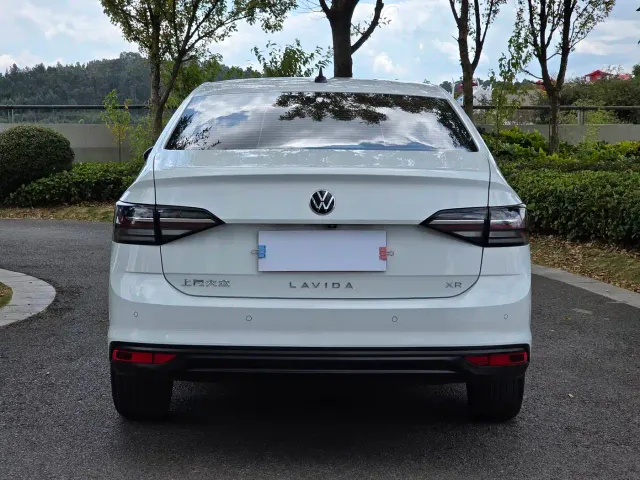 Volkswagen Lavida — Фото автомобиля 4