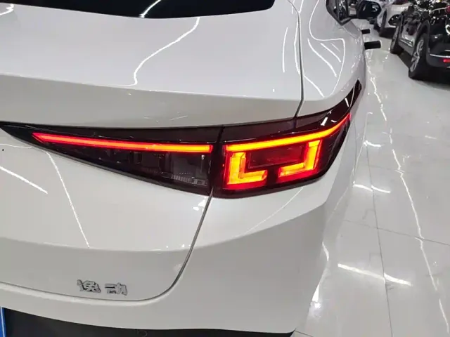 Changan Eado — Фото автомобиля 7
