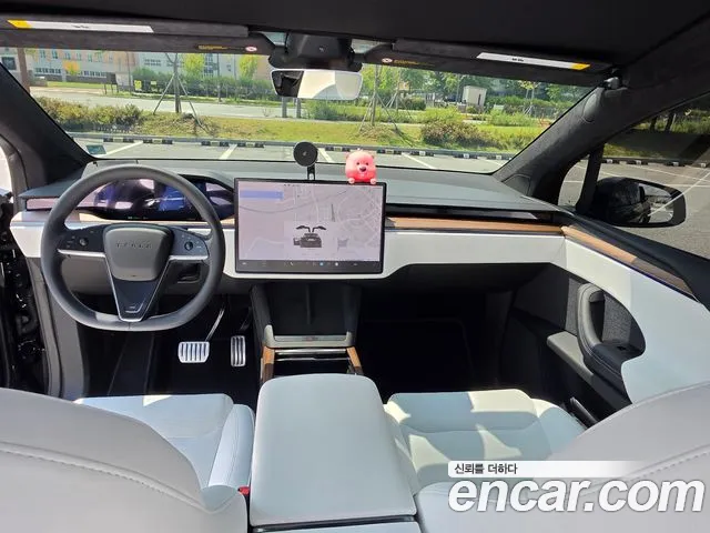 Tesla Model X — Фото автомобиля 11