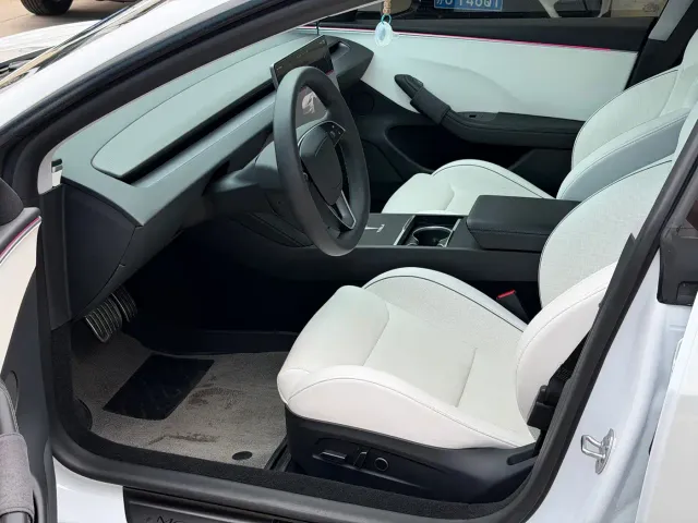 Tesla Model 3 — Фото автомобиля 7