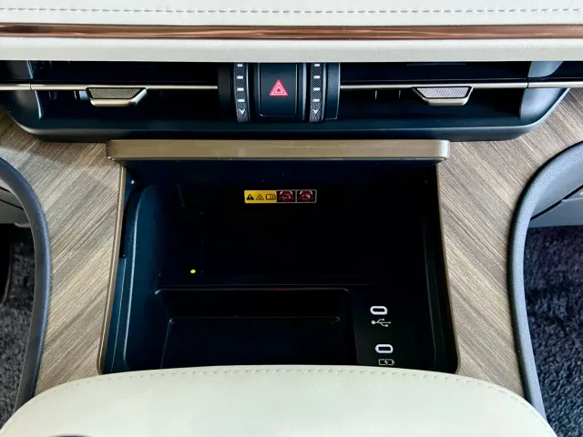 Lexus LM — Фото автомобиля 17