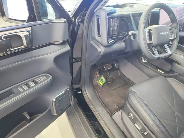 BYD FangChengBao Leopard 5 — Фото автомобиля 15