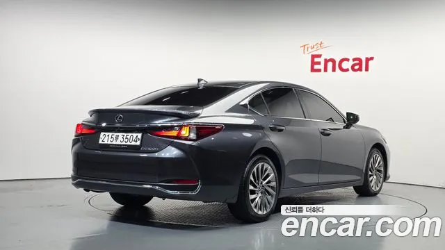 Lexus ES Generation 7 — Фото автомобиля 2