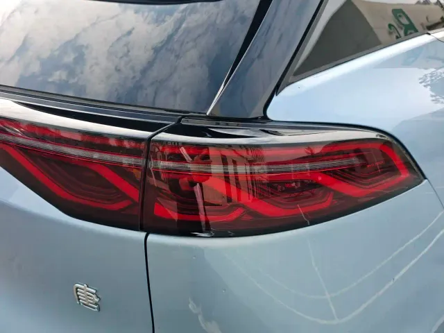 BYD Tang — Фото автомобиля 19