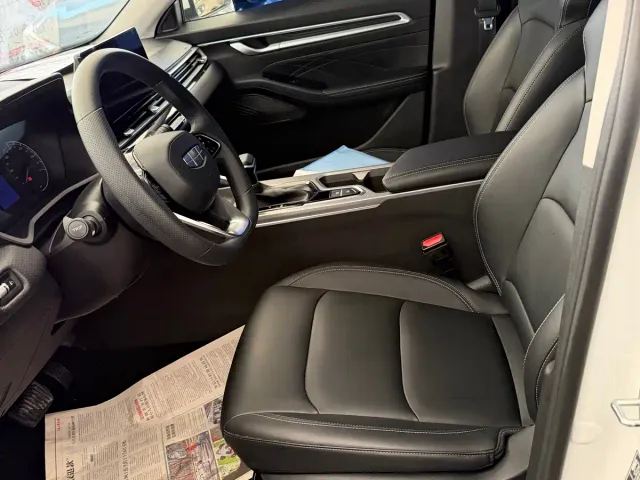Geely Emgrand — Фото автомобиля 4