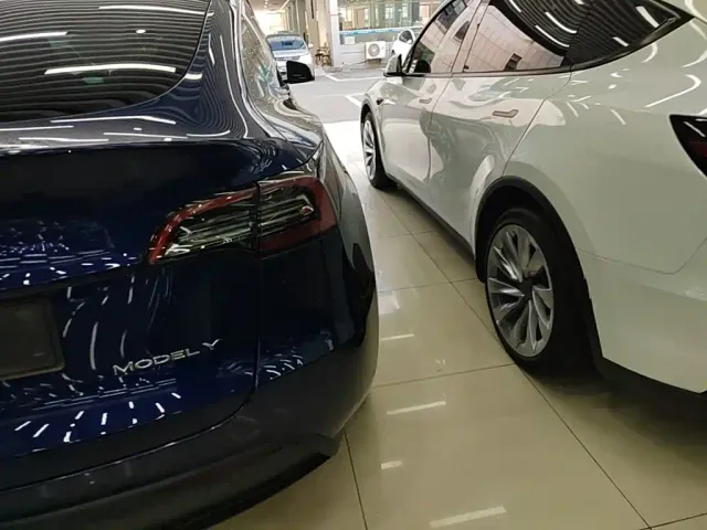 Tesla Model Y — Фото автомобиля 7