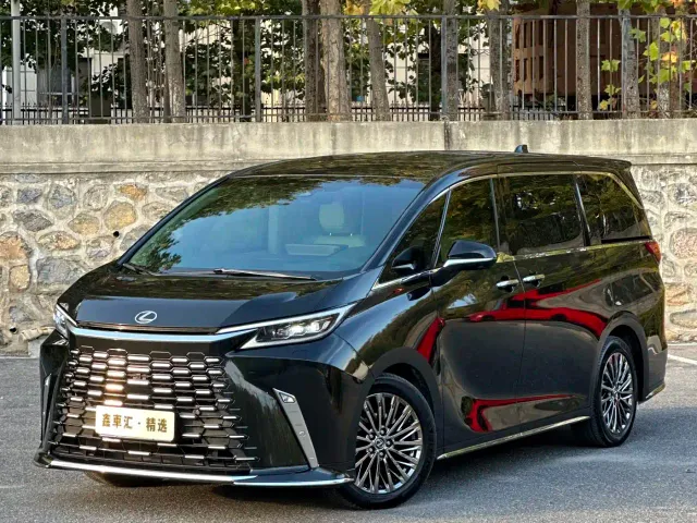 Фотография автомобиля — Lexus LM