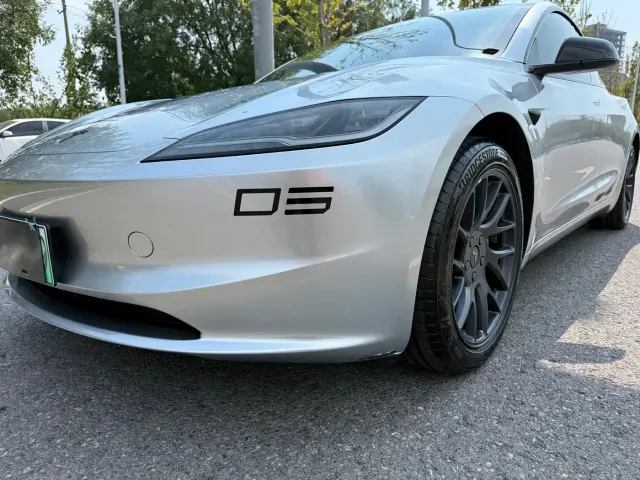 Tesla Model 3 — Фото автомобиля 4