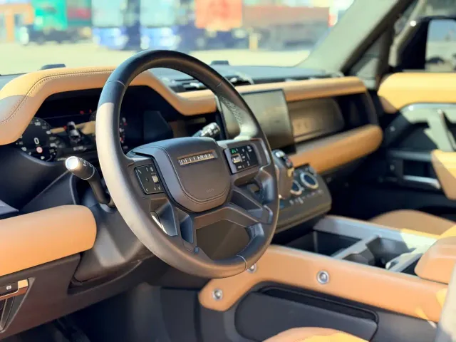 Land Rover Defender — Фото автомобиля 10