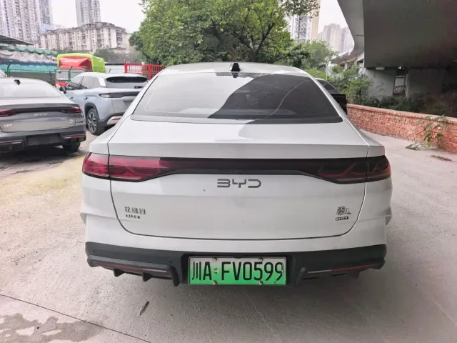 BYD Qin L — Фото автомобиля 9