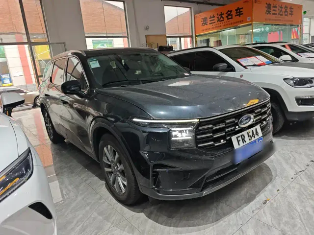 Ford Edge — Фото автомобиля 3