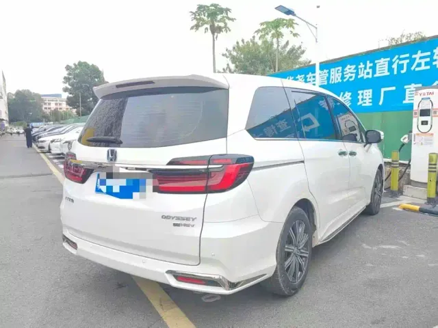 Honda Odyssey — Фото автомобиля 4