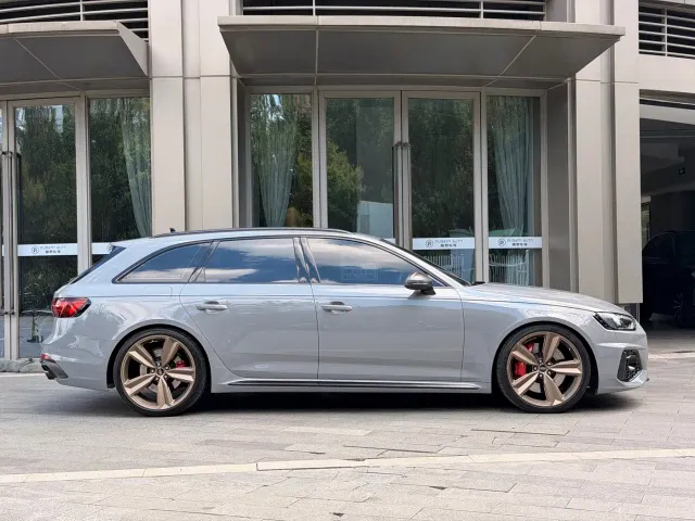 Audi RS 4 — Фото автомобиля 7