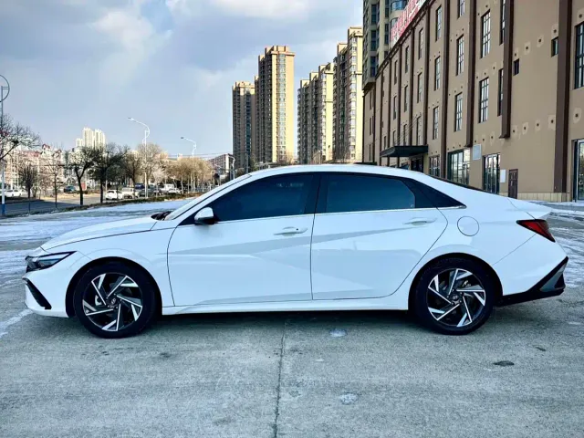 Hyundai Elantra — Фото автомобиля 8