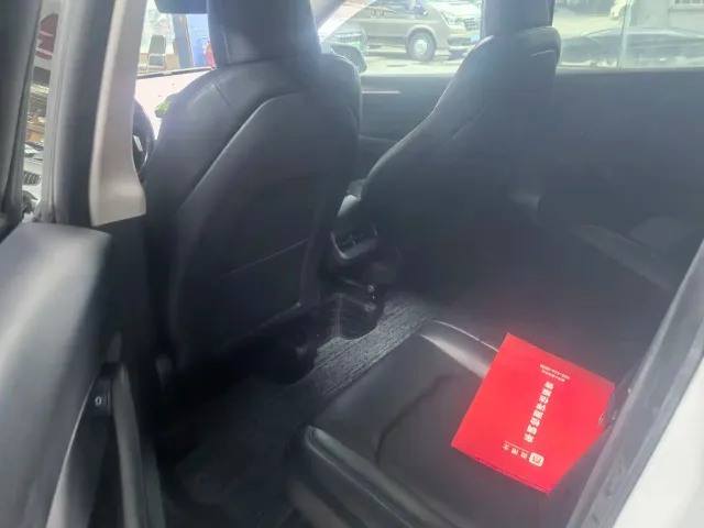 Tesla Model Y — Фото автомобиля 5