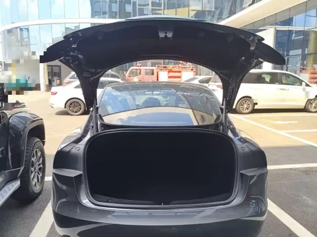 Tesla Model 3 — Фото автомобиля 18