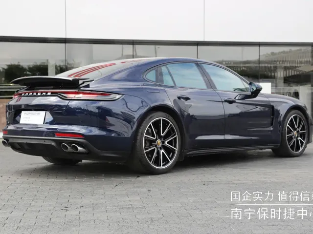 Porsche Panamera — Фото автомобиля 12