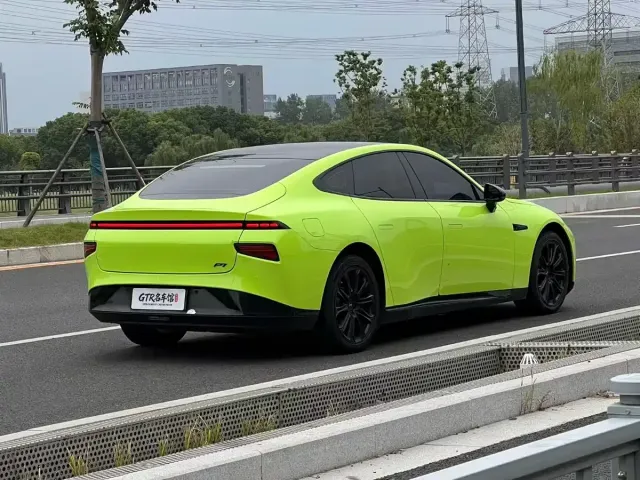 Xpeng P7 — Фото автомобиля 10