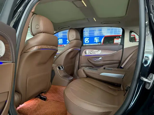 Mercedes-Benz E-Class — Фото автомобиля 6