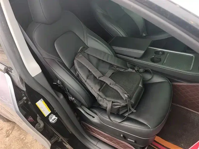 Tesla Model Y — Фото автомобиля 24