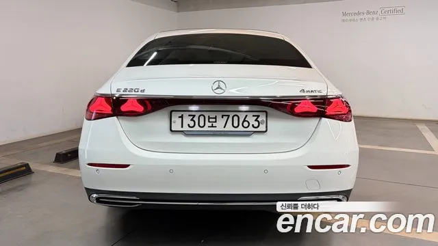 Mercedes-Benz E-Class — Фото автомобиля 4