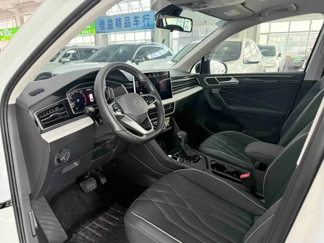 Volkswagen Tiguan L — Фото автомобиля 7