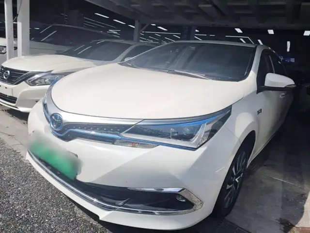 Фотография автомобиля — Toyota Corolla Twin Engine E+
