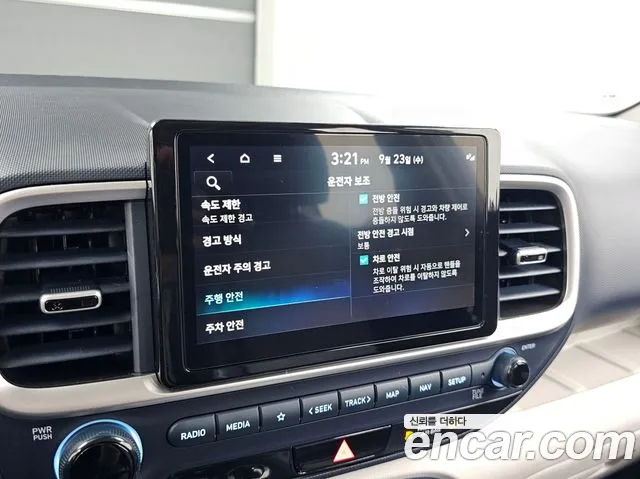 Hyundai Venue — Фото автомобиля 17