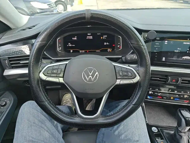 Volkswagen Passat — Фото автомобиля 10