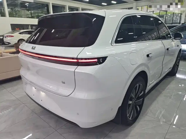Li Auto L6 — Фото автомобиля 6