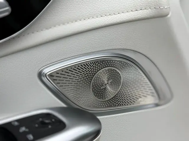 Mercedes-Benz EQE SUV — Фото автомобиля 12