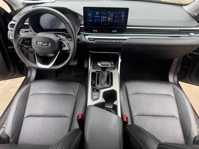 Geely Emgrand — Фото автомобиля 16