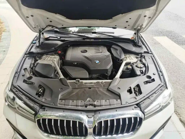 BMW 5 Series — Фото автомобиля 3