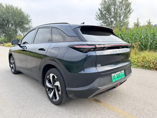 Arcfox Alpha T5 — Фото автомобиля 3
